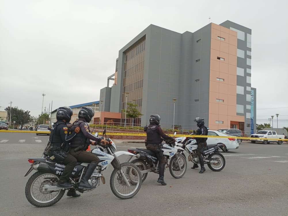 Amenaza de bomba puso en alerta a Judiciales de Santa Elena.
