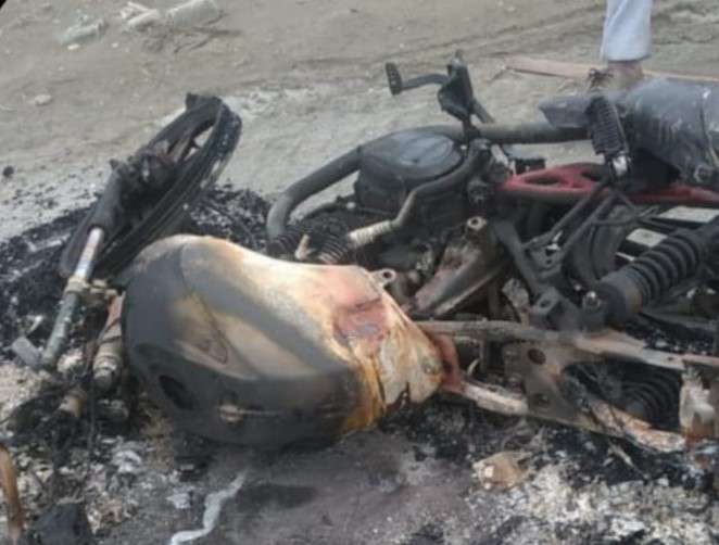 Moto encontrada incinerada en Ancón habría sido utilizada por sicarios.