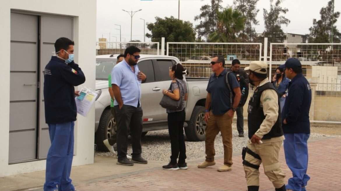 Llegaron a Santa Elena los padres de la mujer peruana asesinada en Montañita.