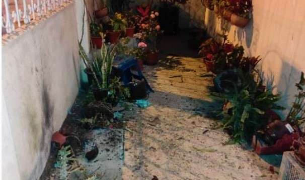 Lanzan explosivo a la vivienda de un comerciante del barrio 10 de agosto en La Libertad