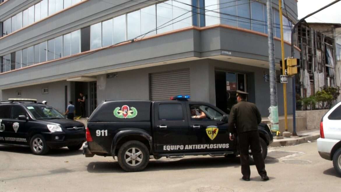Detonaron artefacto explosivo en la Unidad Judicial del cantón La Libertad.