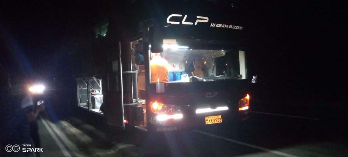 Bus de la Cooperativa CLP que viajaba hacia Santa Elena fue asaltado.