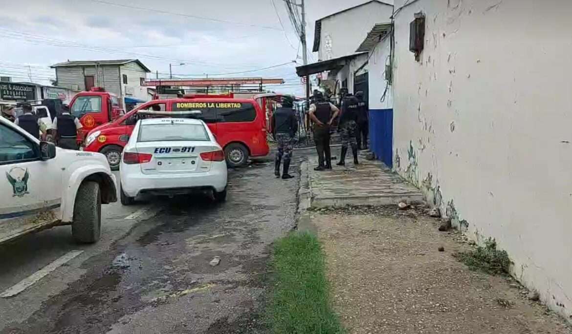 Dos reos con quemaduras leves por incendio en cárcel del cantón La Libertad.