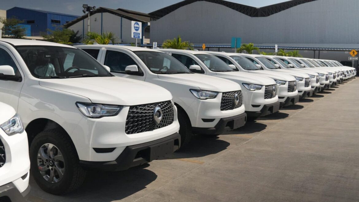 Cnel Santa Elena recibió nueva flota de vehículos.
