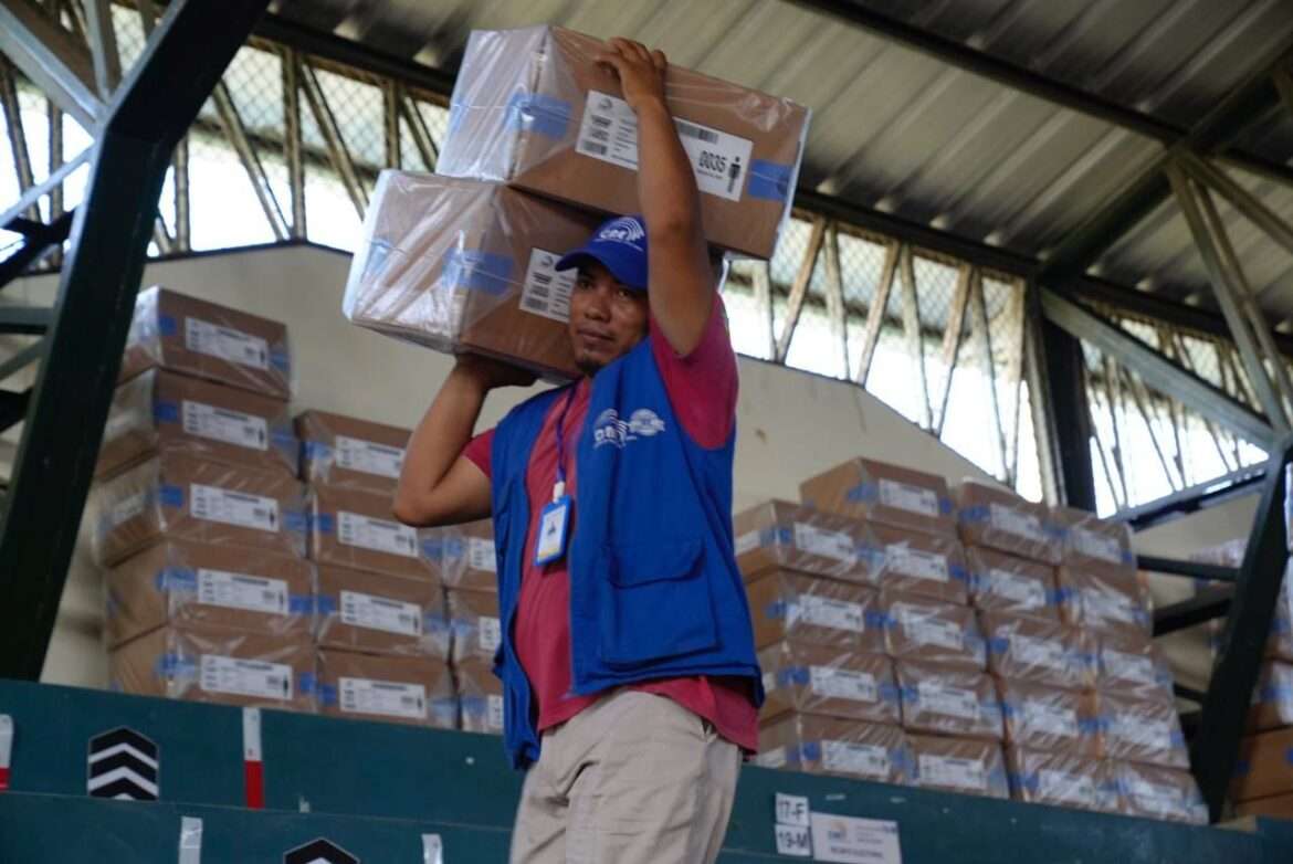 832 paquetes electorales fueron distribuidos hacia los recintos habilitados en Santa Elena