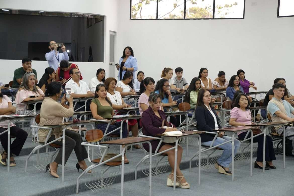 Foro en conmemoración de los Cien años del Voto Femenino se realizó en Santa Elena