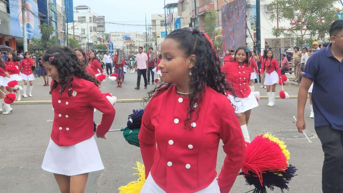 Con desfile cívico La Libertad celebra 31 años cantonización.