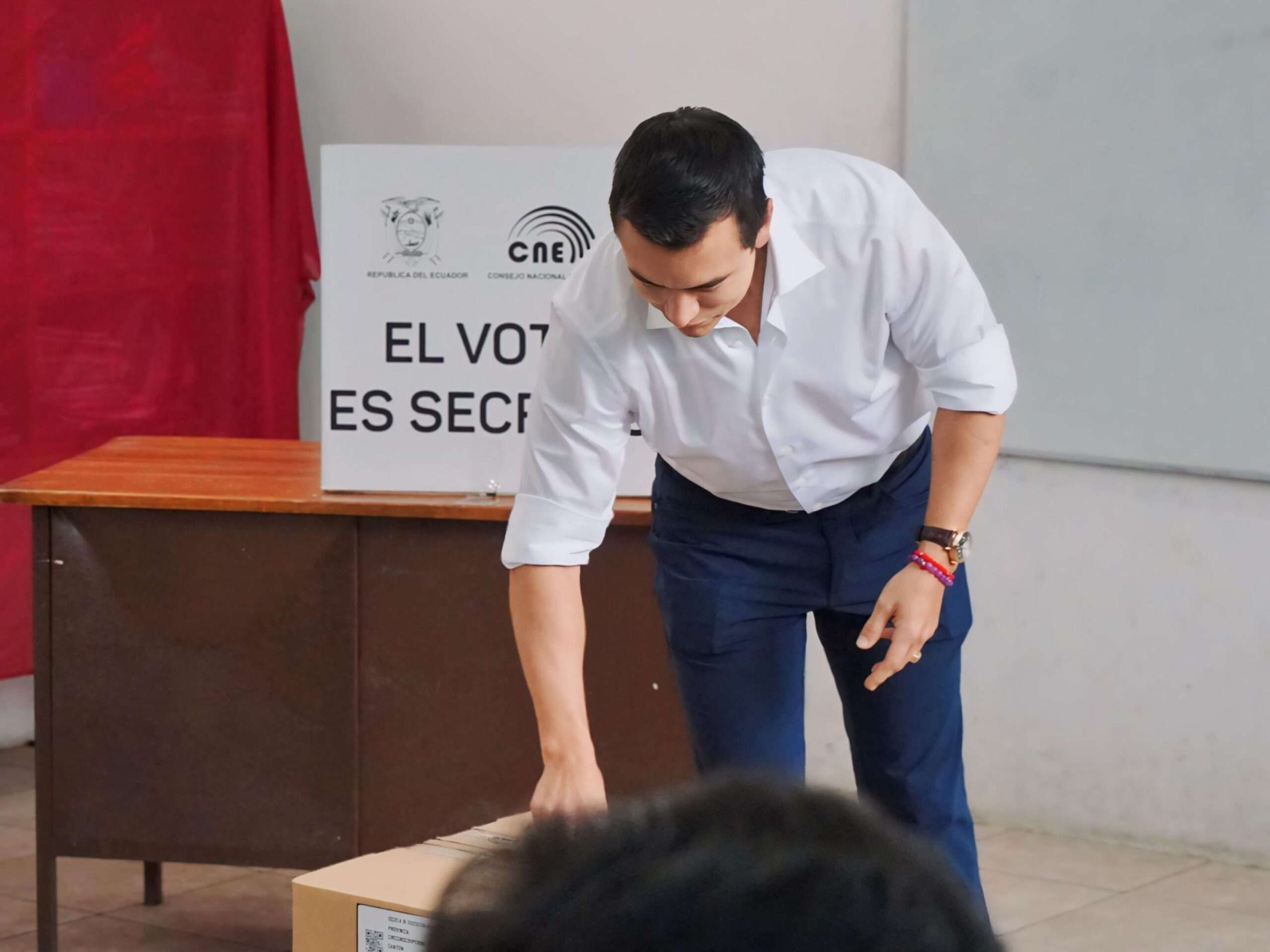 Daniel Noboa, votó en Olón en un estricto control de seguridad