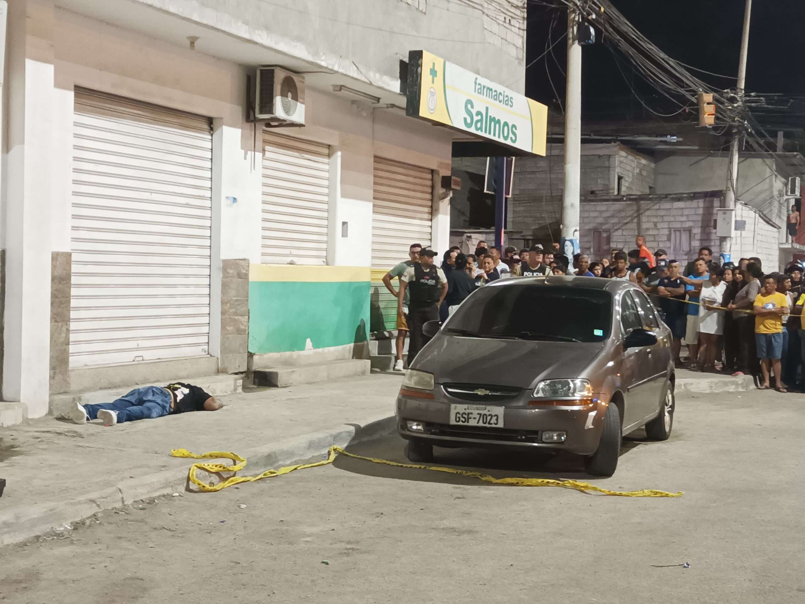 Dos hombres fueron asesinados fuera de una discoteca en La Libertad.