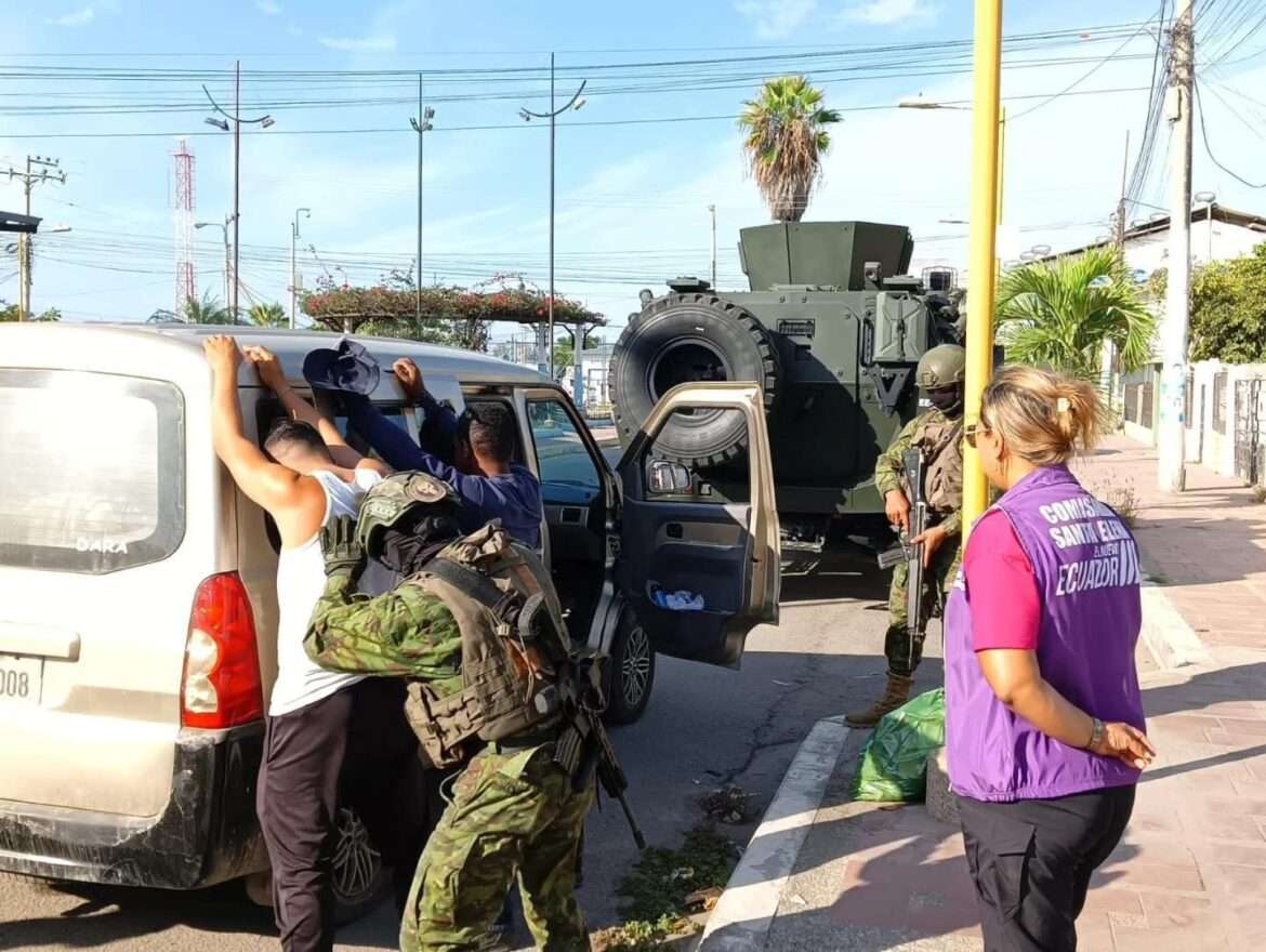 Autoridades aseguran que operativos con militares sí se cumplen en el cantón La Libertad.