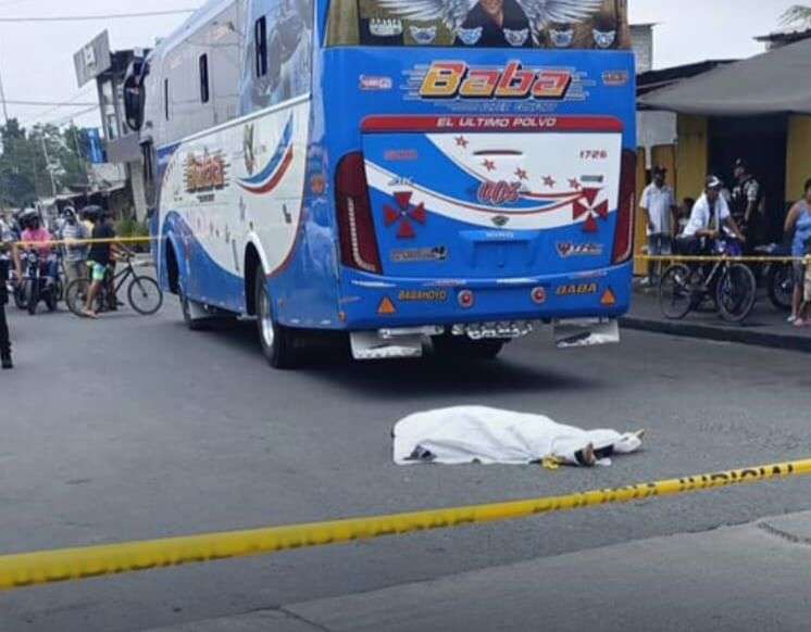 Comunero de San Antonio, vendedor de hamacas, fue arrollado por bus en Babahoyo.