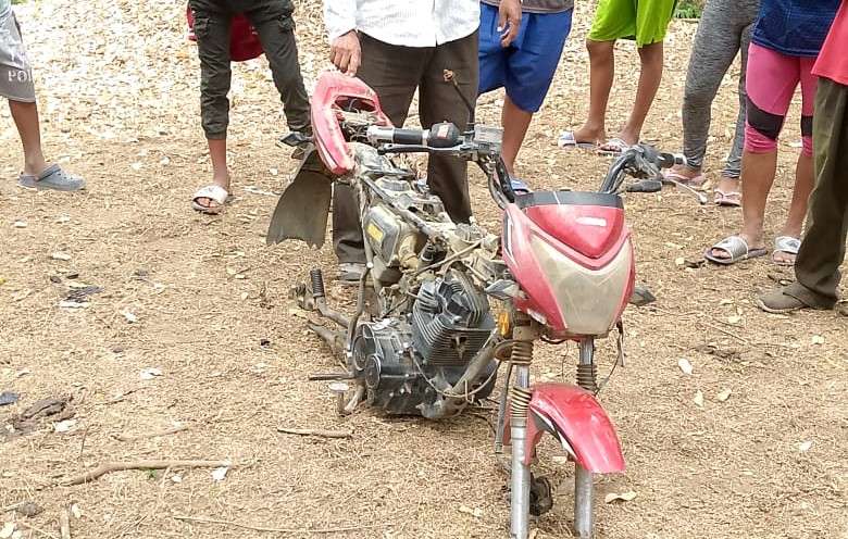 Pillos desmantelaron una moto en comuna de la parroquia Colonche