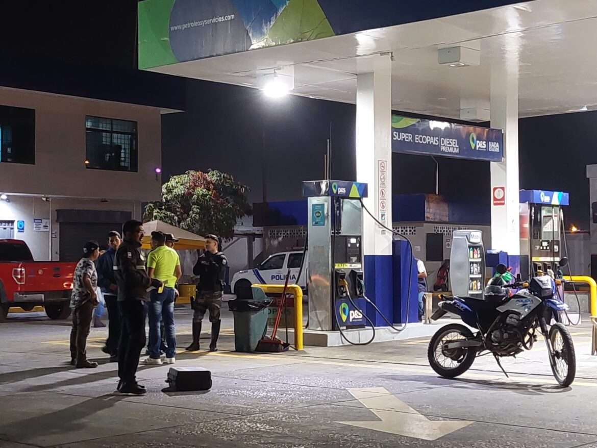 Delincuentes asaltan gasolinera en la vía La Libertad – Punta Carnero.