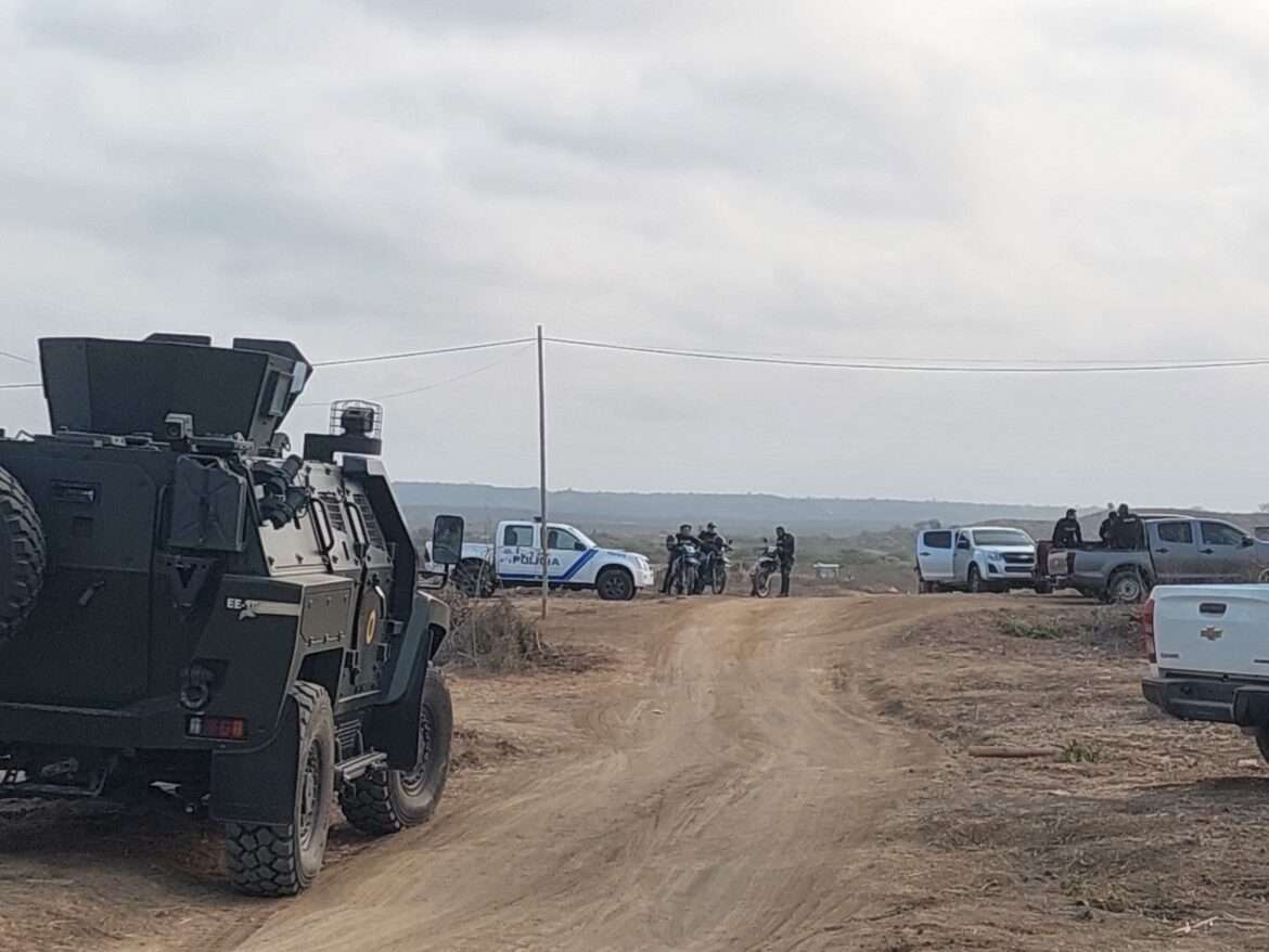 Operativo policial y militar en cerro El Tablazo de Santa Elena deja tres detenidos y vehículos recuperados