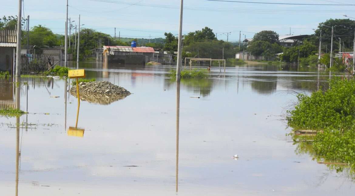 Emergencia en cruce de Palmar, casas volvieron a inundarse.