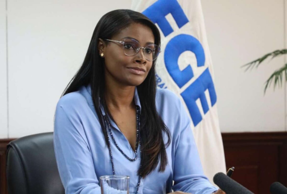 Diana Salazar renuncia a su cargo como Fiscal General del Estado