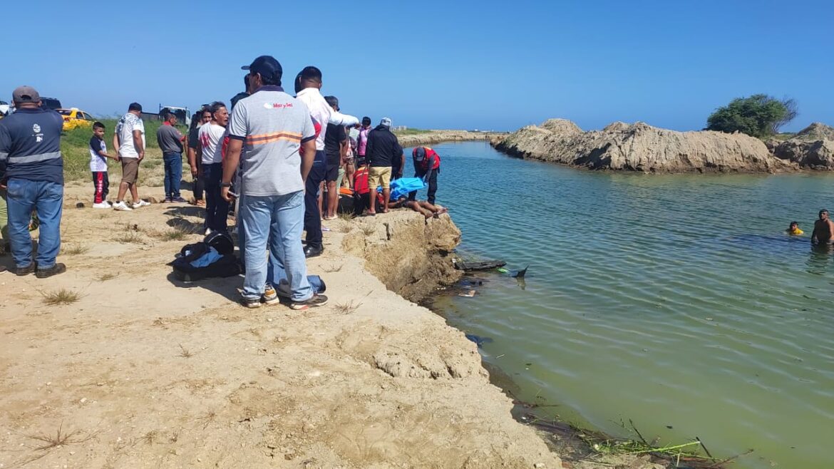 Tres personas pierden la vida tras caer con su vehículo a un pozo de sal en Salinas