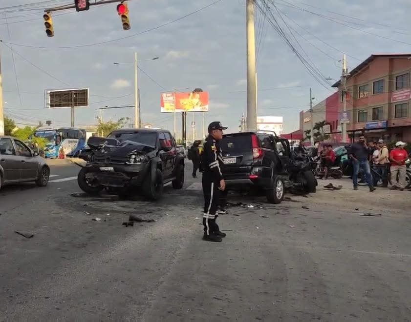 Accidente de tránsito en Salinas deja una persona herida