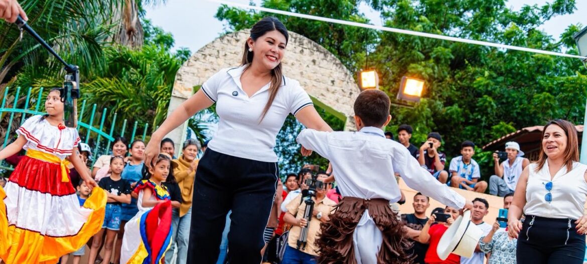 Niños brillan en festejos en homenaje a Santa Elena