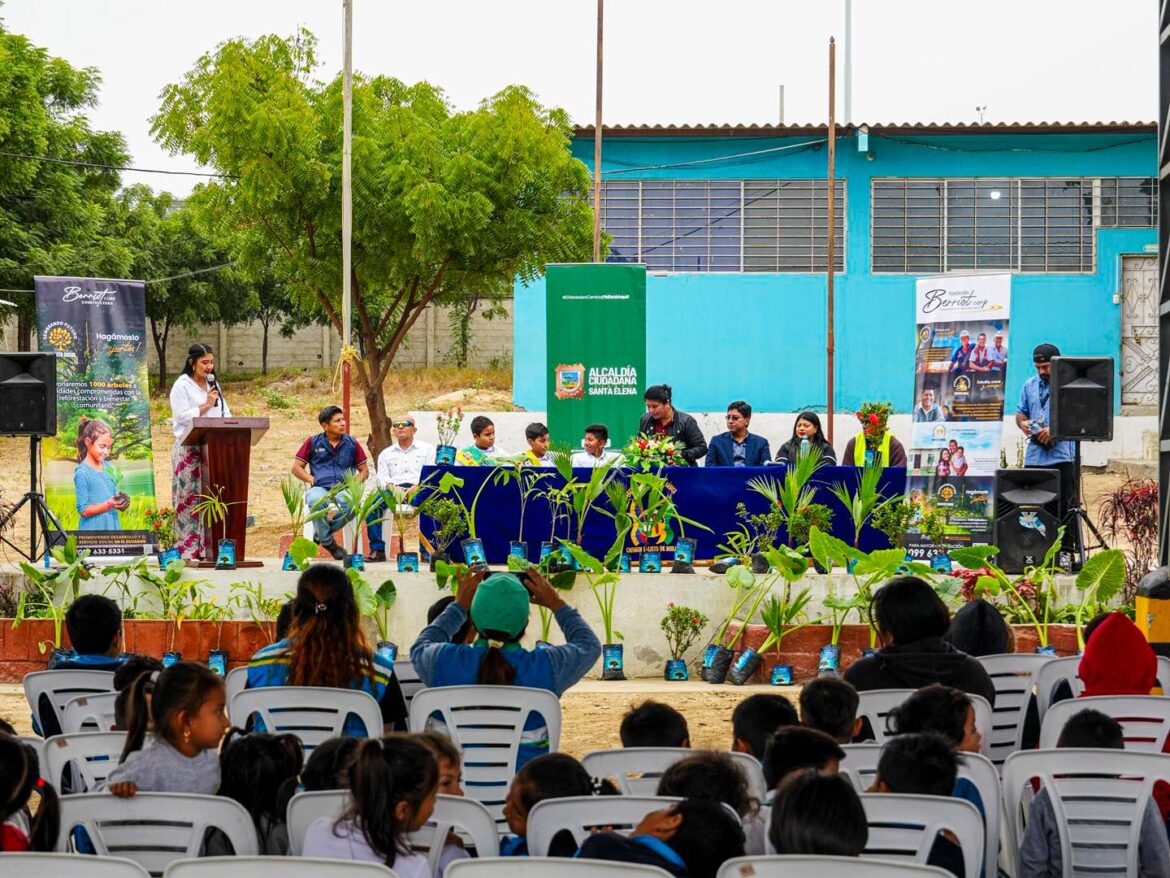 Programa ´Sembrando Vida´ entrega plantas a unidades educativas en Santa Elena