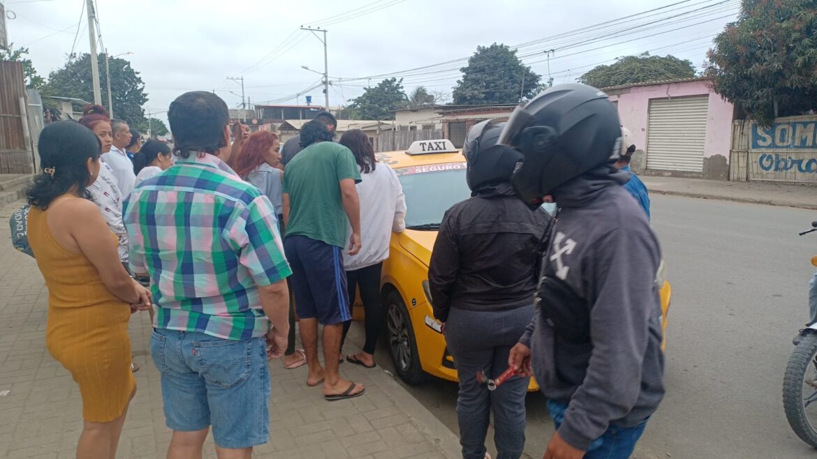 Hombre fallece a bordo de un taxi en La Libertad