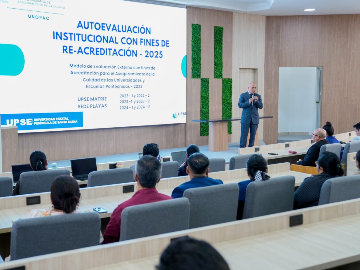UPSE socializa proceso de autoevaluación y entrega credenciales a pares evaluadores internos