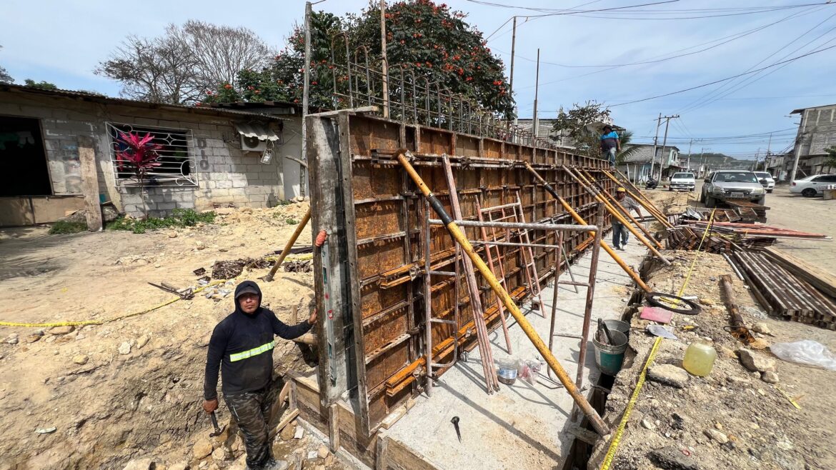 Avanza construcción del puente que unirá a Cadeate con San Antonio