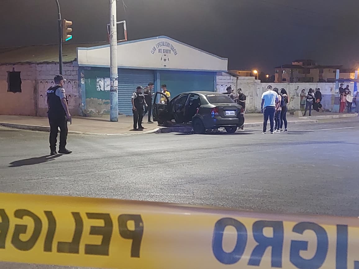Dos personas fueron las fallecidas en ataque armado a un auto en el cantón La Libertad.