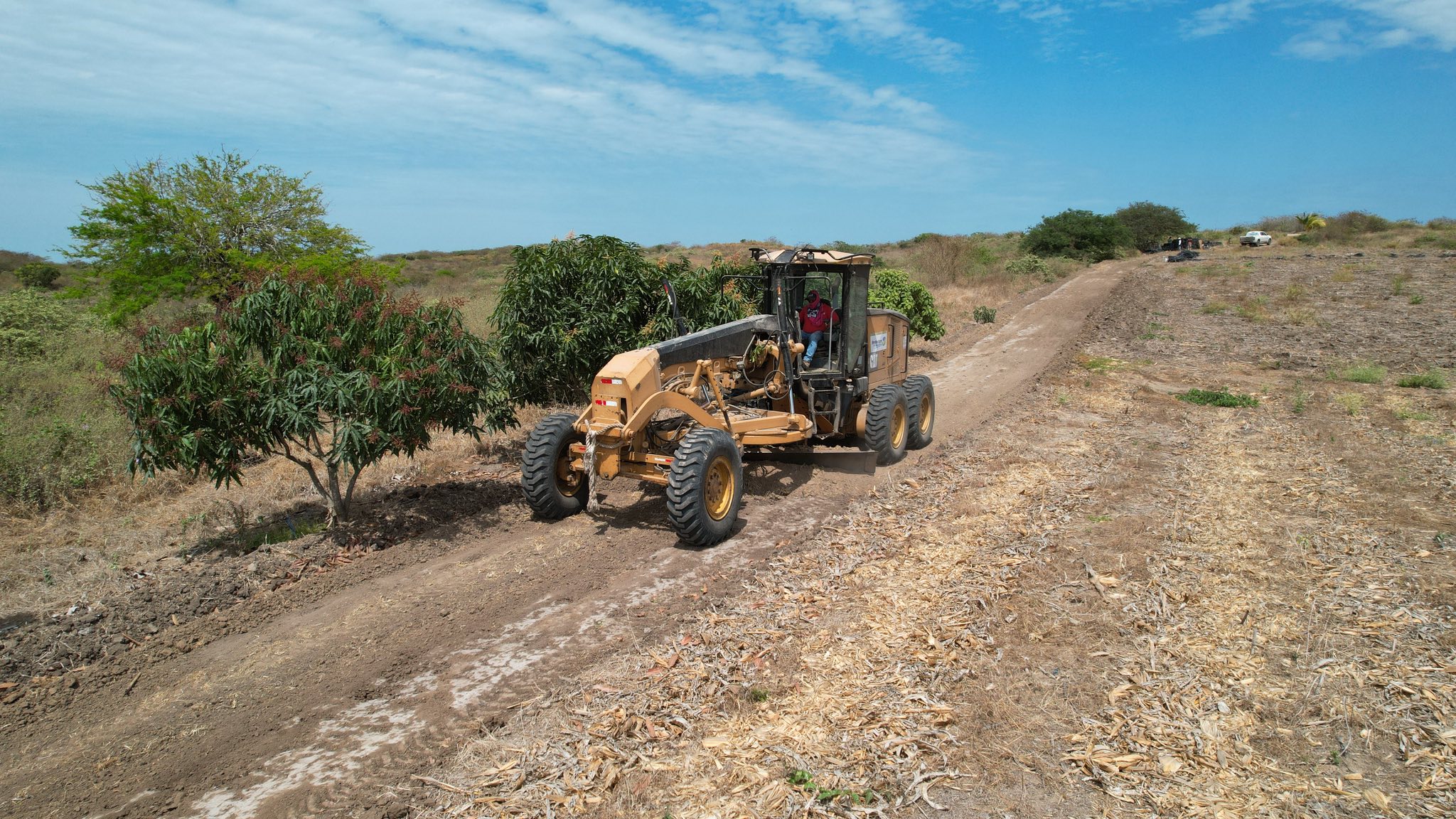 Prefectura de Santa Elena habilita vías productivas en Pechiche