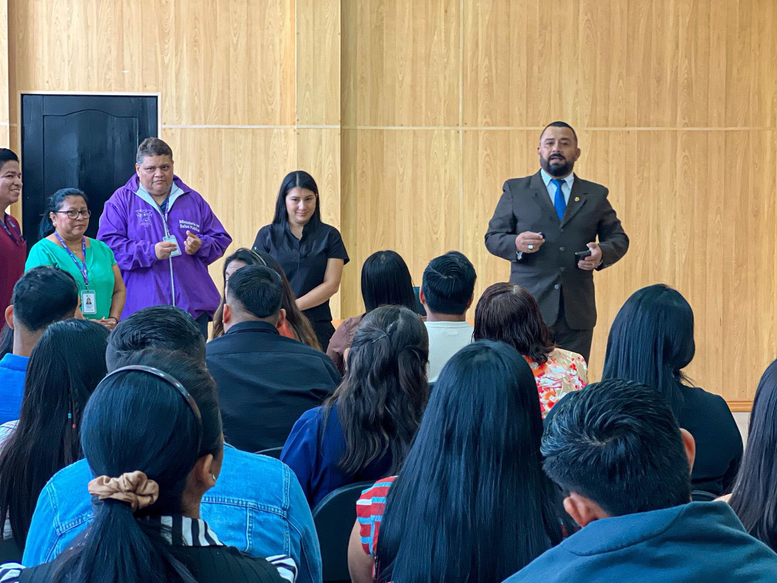 Prefectura de Santa Elena y Ministerio de Salud fortalecen trabajo social