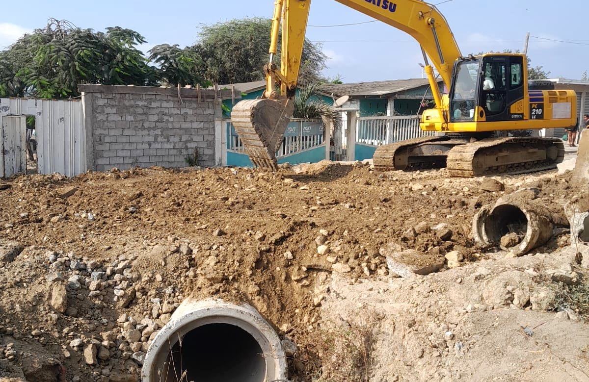 Prefectura de Santa Elena avanza con obras viales en la comuna Palmar