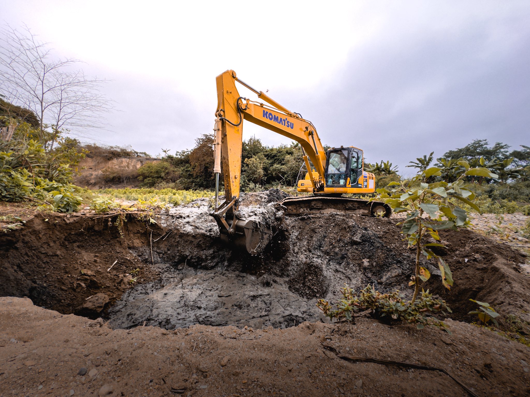 Prefectura impulsa limpieza de pozos en la comunidad Febres Cordero