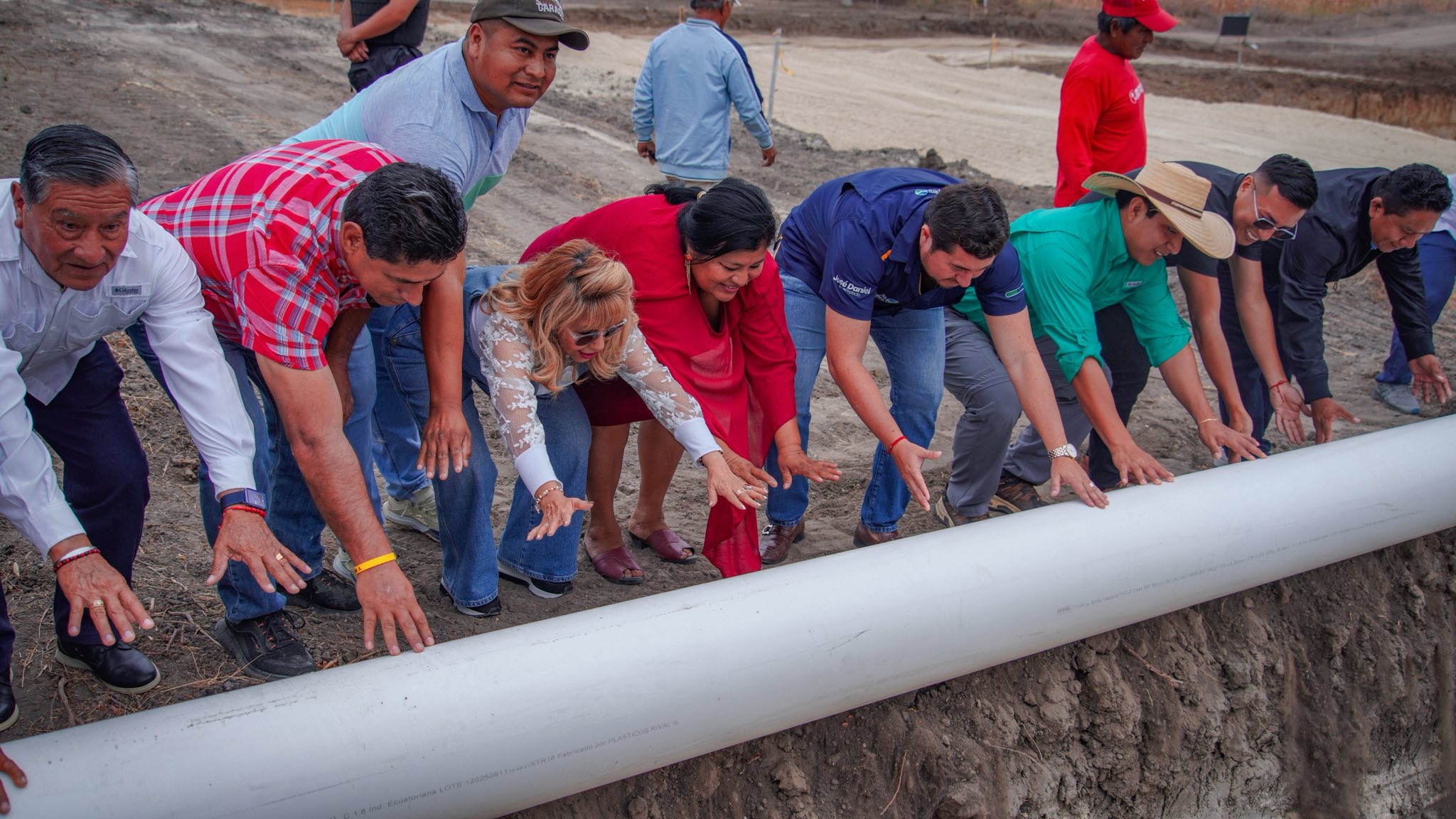 Prefectura impulsa sistema de riego tecnificado en homenaje a los 18 años de provincialización de Santa Elena