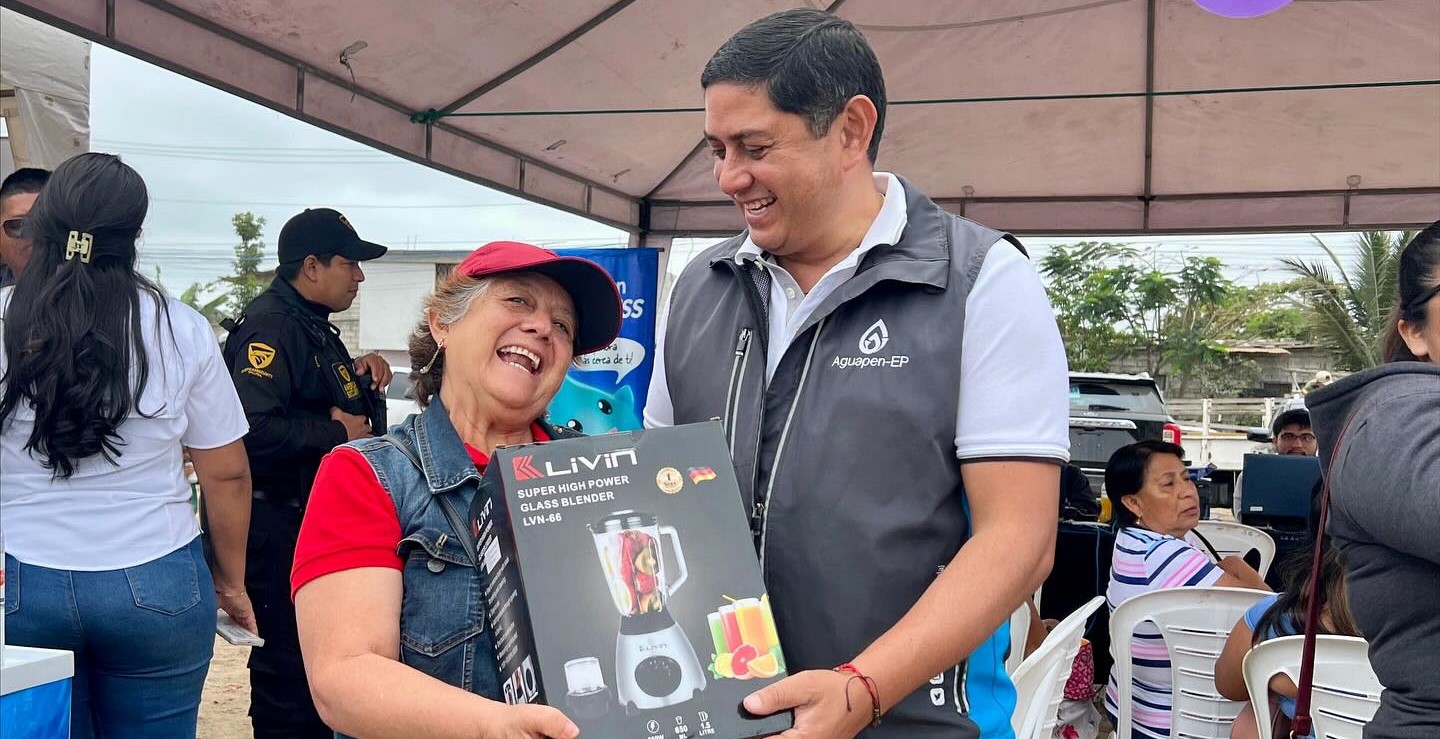 Moradores del sector San Vicente del cantón La Libertad felices con la llegada de AGUAPEN EP