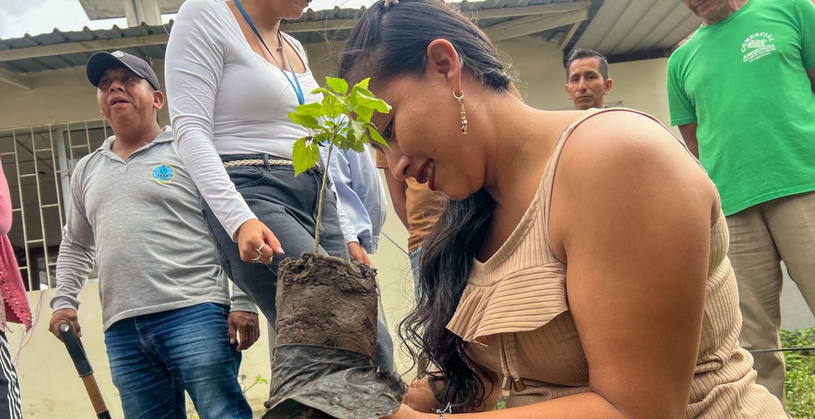 Prefectura de Santa Elena impulsa reforestación en la comuna San Marcos