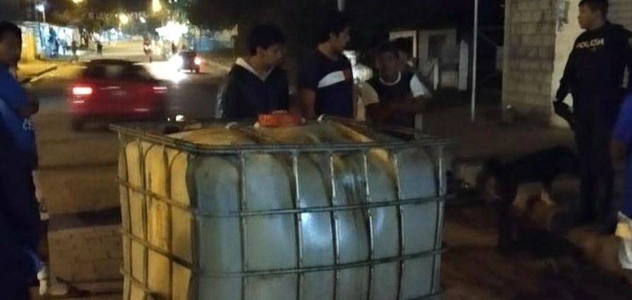 Camión abandona caneca de combustible de dudosa procedencia en la comuna Valdivia