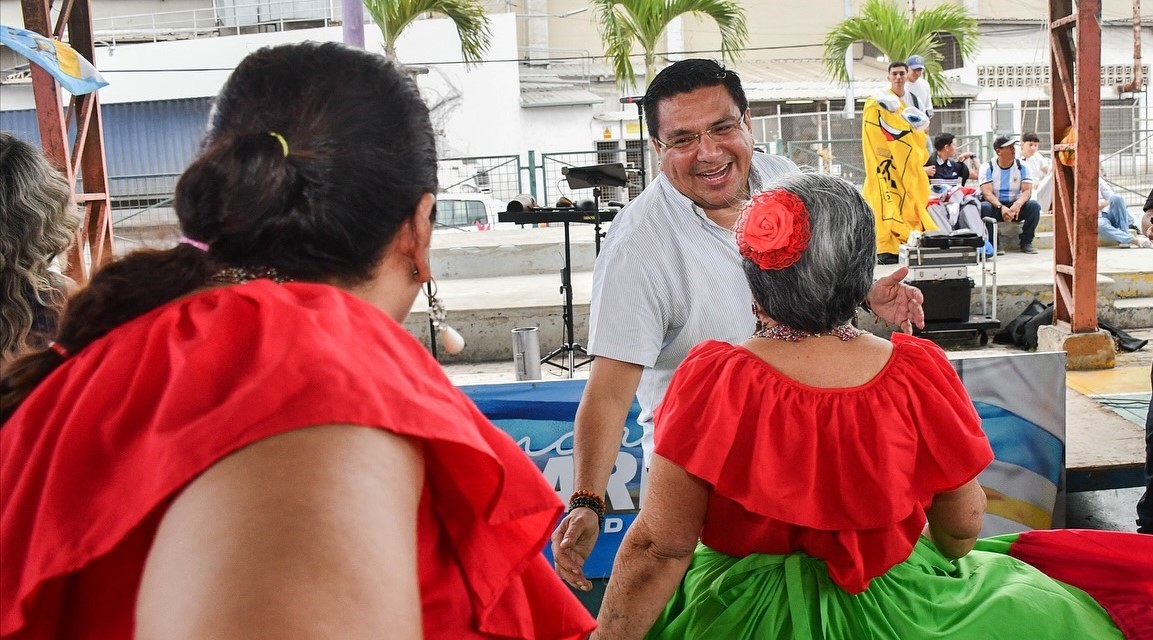Lalitran EP celebró con más de mil adultos mayores su mes con alegría y educación vial