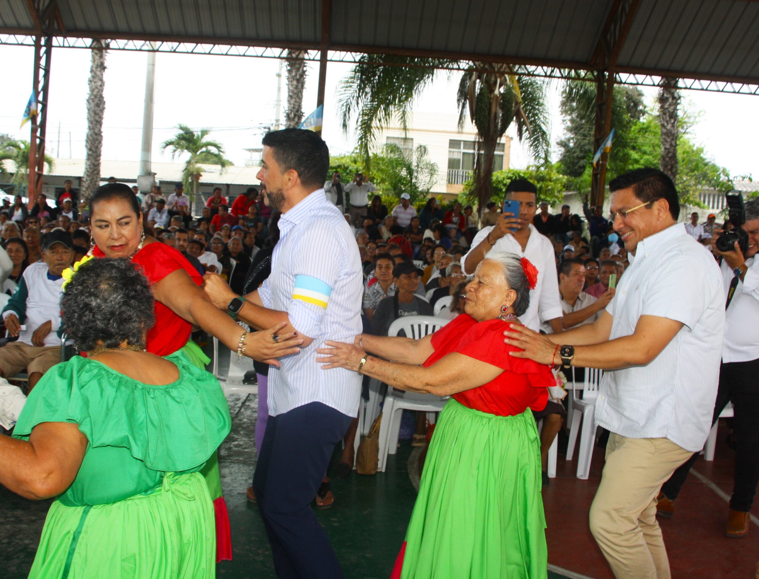 Adultos mayores celebran reconocimiento y apoyo de autoridades de LALITRAN EP