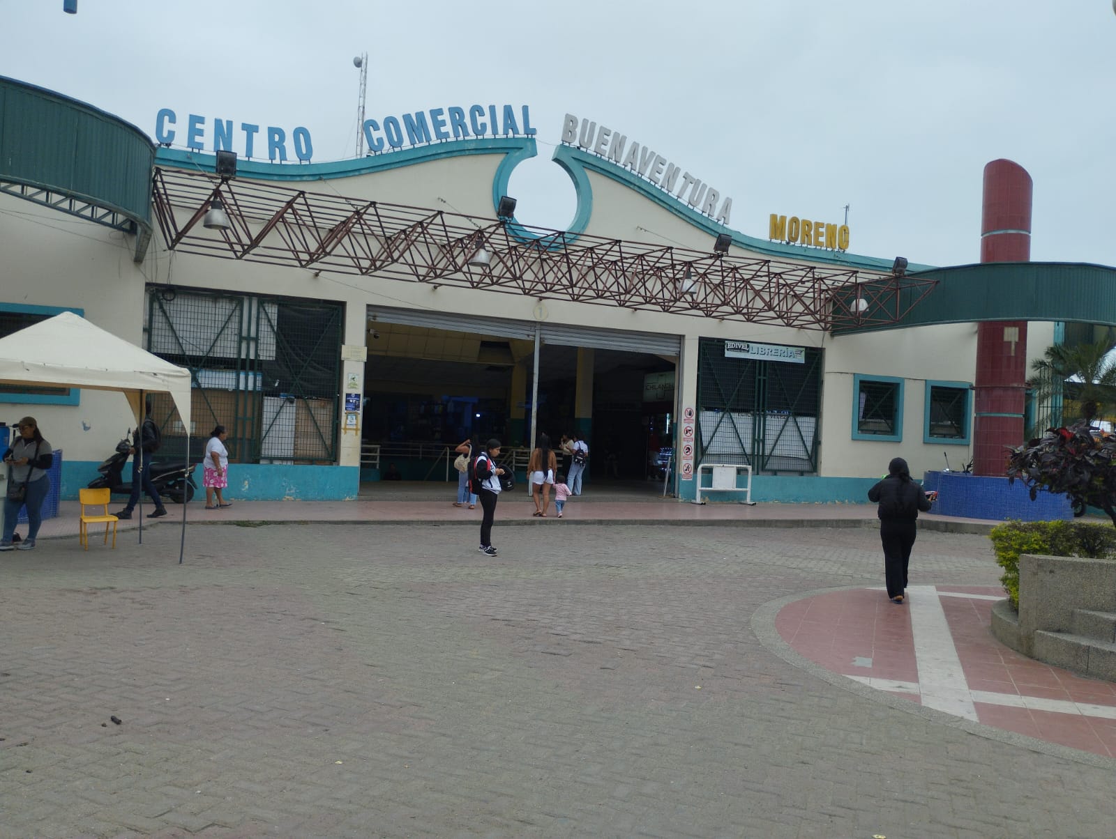 Temor en comerciantes y clientes del Centro Comercial Buenaventura Moreno