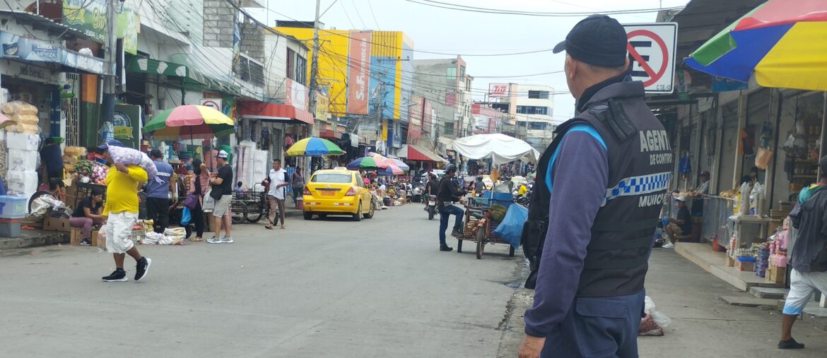 Panfleto extorsivo genera temor entre comerciantes del mercado en La Libertad