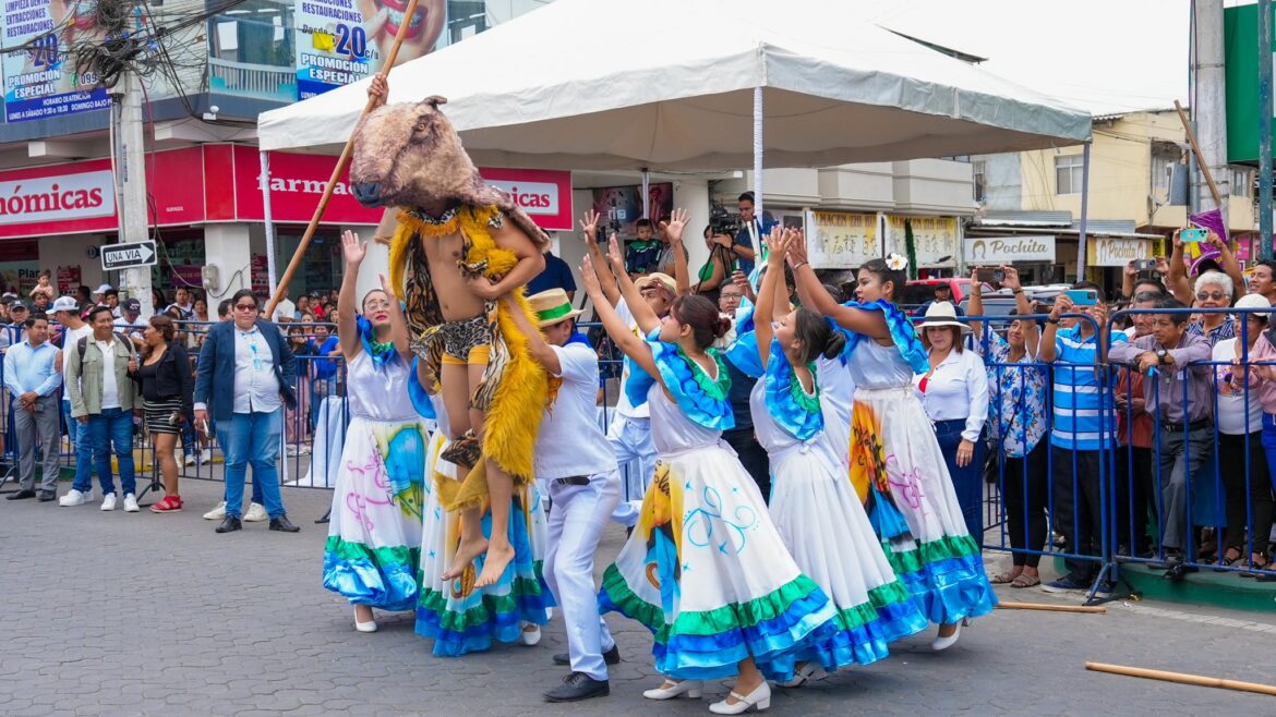 UPSE participó en el desfile cultural por los 18 años de provincialización de Santa Elena