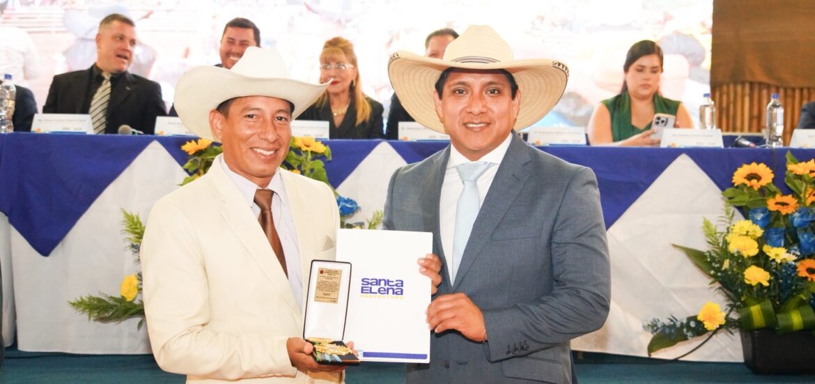 Prefectura de Santa Elena reconoció labor de Asociación ´Rancho Bravo´ y Artistas de Chanduy