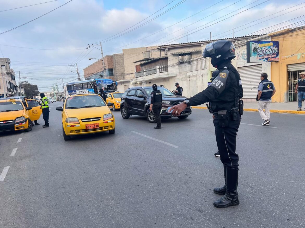 Lalitran Ep refuerza la seguridad en La Libertad con operativos vehiculares.