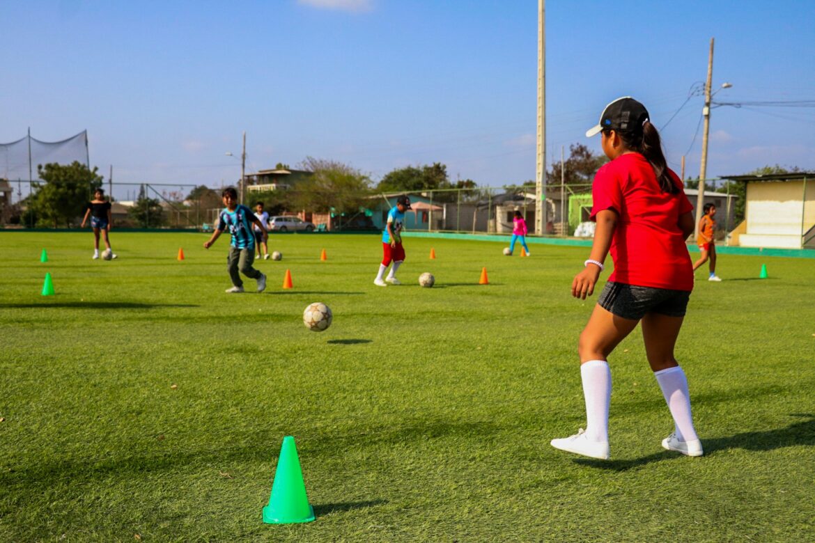 Proyecto deportivo impulsado por la Prefectura de Santa Elena beneficia a niños y jóvenes