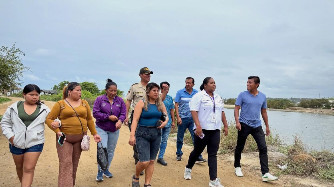 Jefatura Política de Santa Elena impulsa acciones inmediatas en la comuna Libertador Bolívar