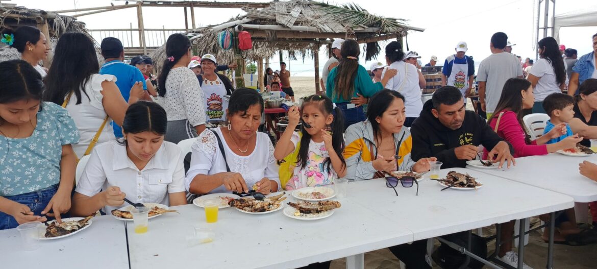 Festival del pescado asado reunió a miles de personas en la comuna Palmar