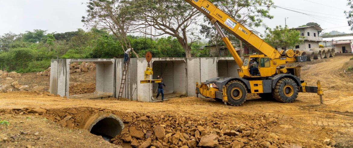 Prefectura de Santa Elena avanza en construcción de ducto cajón cuádruple en Sitio Nuevo