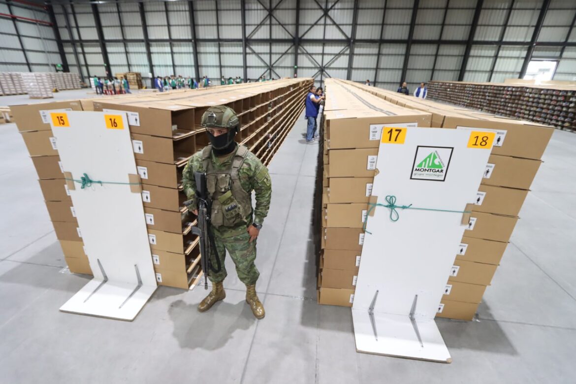 CNE avanza con la distribución de los paquetes electorales para el Referéndum y Consulta 2025