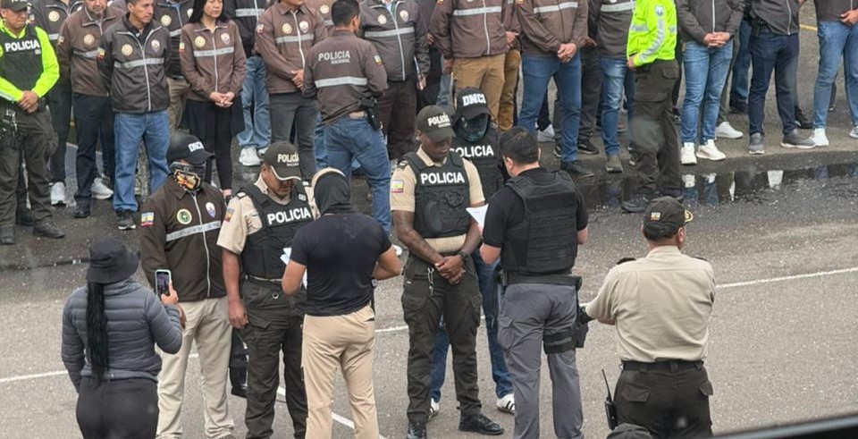 Siete policías detenidos por presuntamente simular allanamientos y cometer robos