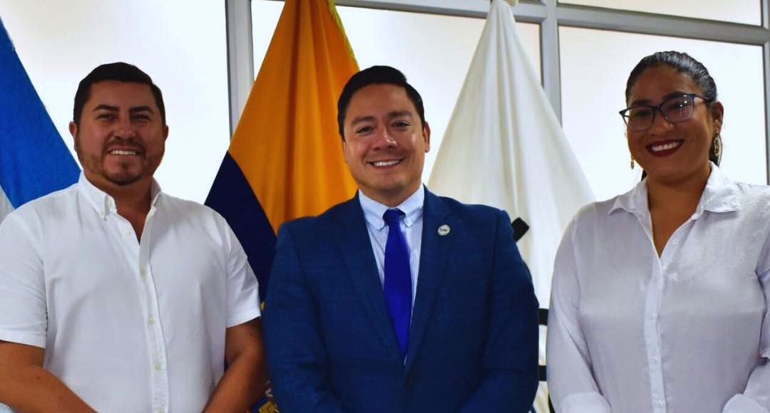 Prefecto de Santa Elena avanza gestiones para la construcción del nuevo malecón de Manglaralto